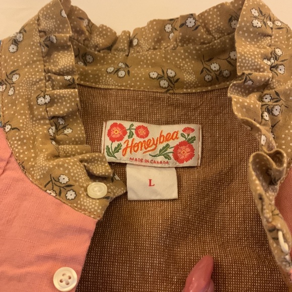 **SOLD** Honeybea - Big Ruffle Blouse in Twine - Picture 4 of 6